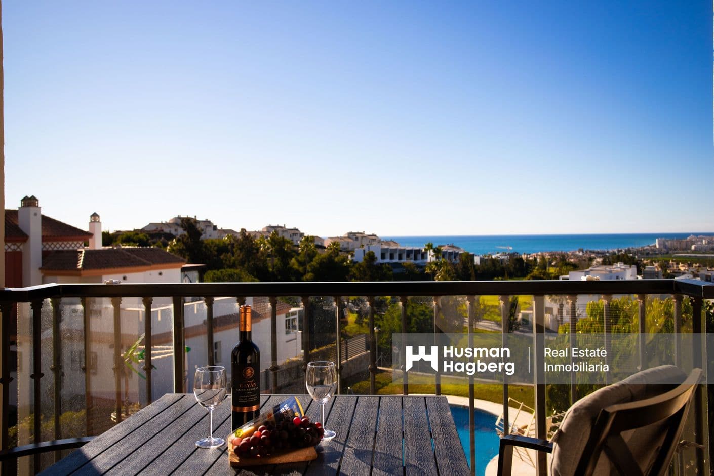 Lägenhet med havsutsikt, garage & golfnära läge