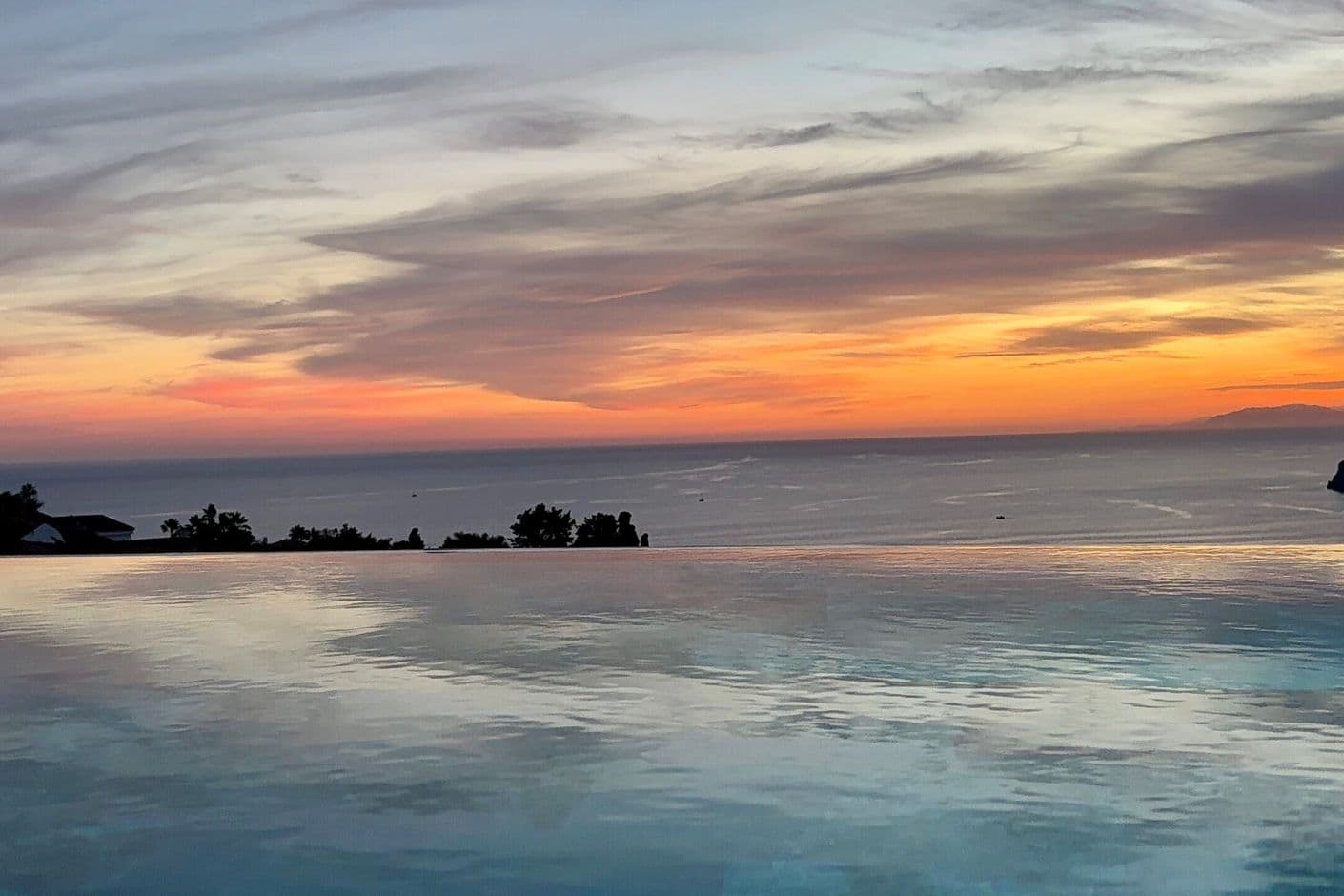 Nybyggd lyxvilla med hisnande utsikt över havet