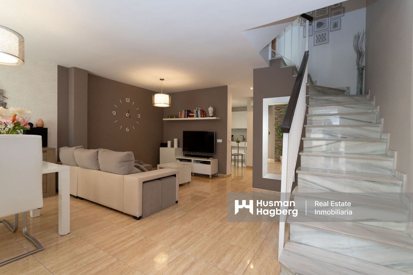 Radhus med takterrass och gemensam pool nära stranden