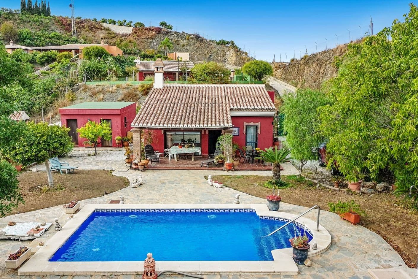 Charmig finca med havsutsikt och pool 5 min från Benamocarra