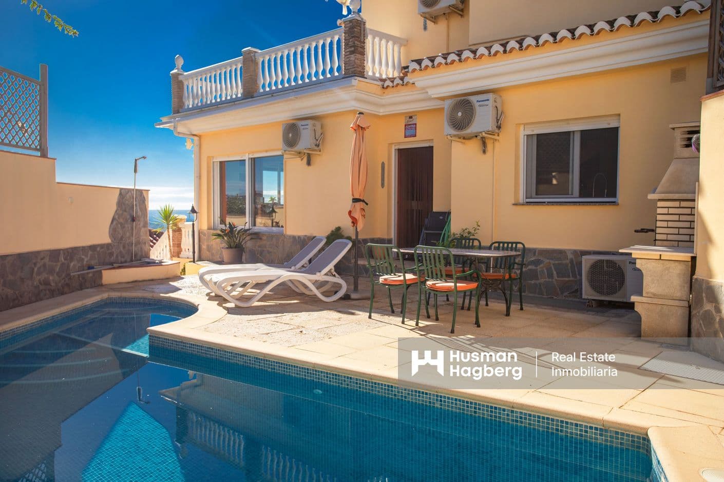 Villa i Torrox Costa  med pool, havsutsikt och turistlicens
