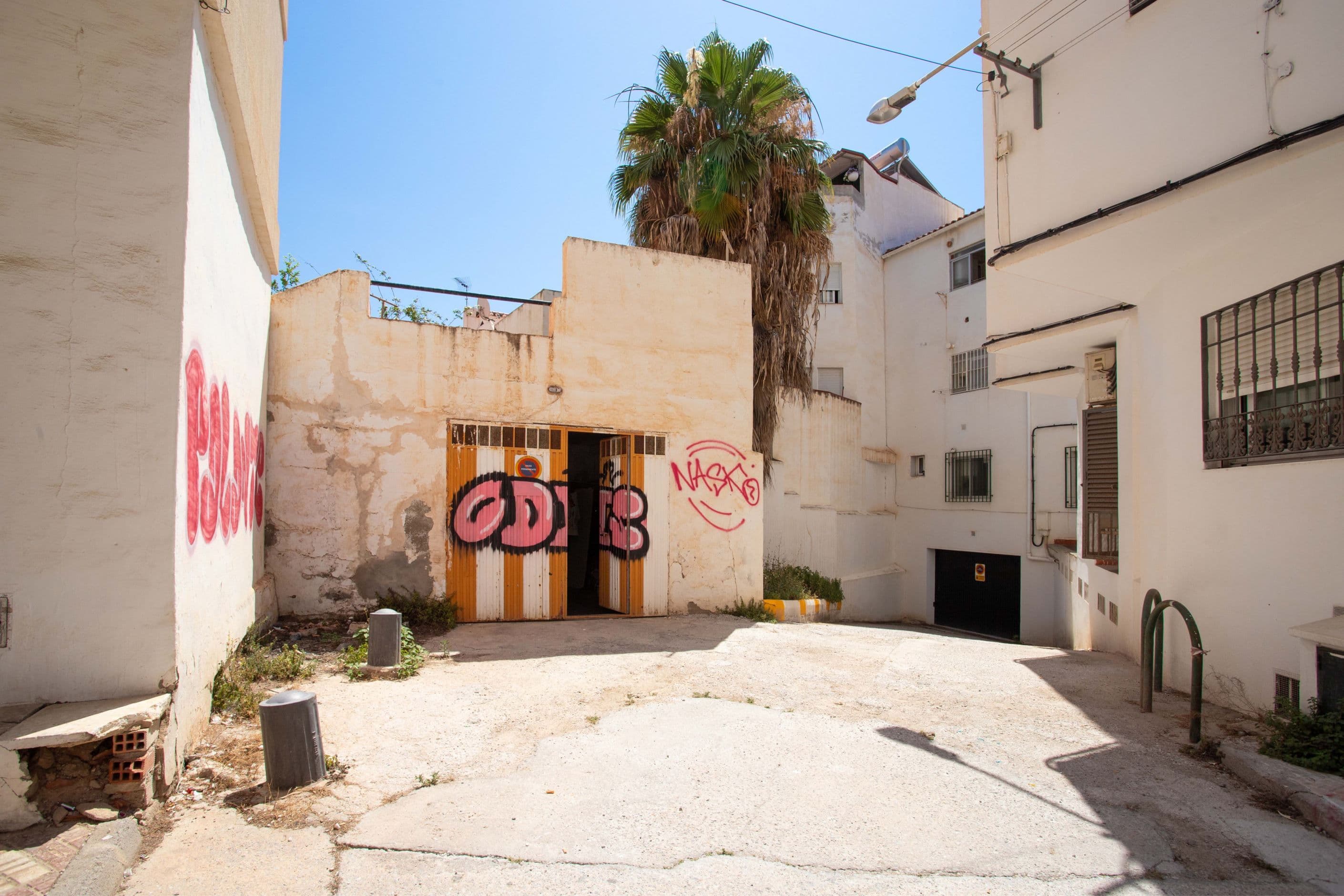 entrance from another street