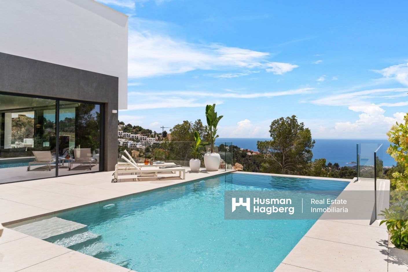 Moderna villa de lujo lista para entrar a vivir Moderna villa de lujo lista para entrar a vivir