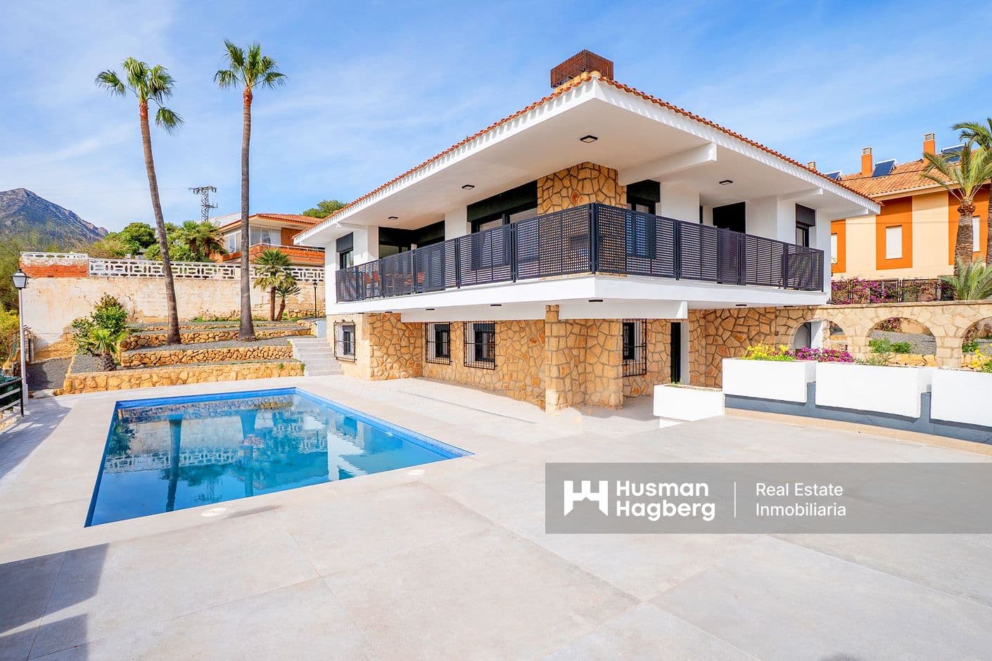 Totalrenoverad villa med pool och 4 sovrum Totalrenoverad villa med pool och 4 sovrum