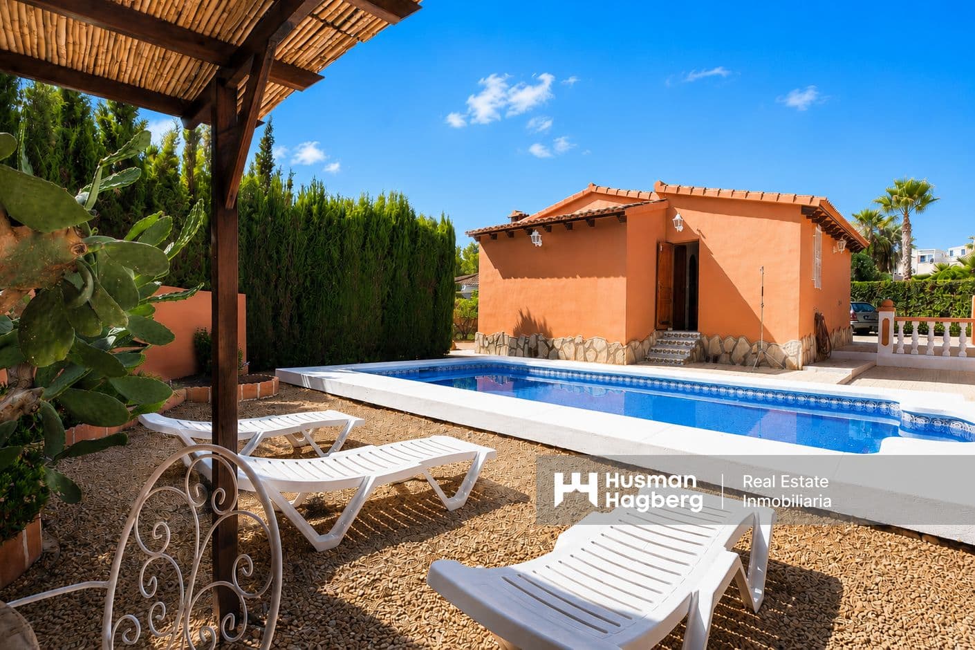 Charming detached villa with private pool and spacious wooden Charming detached villa with private pool and spacious wooden
