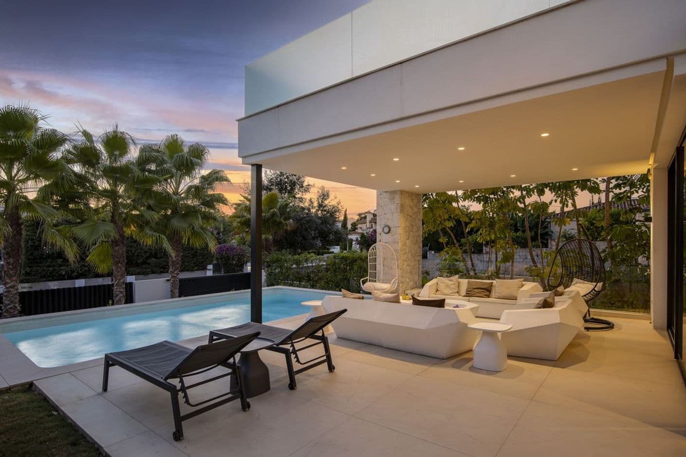 Modern villa på strandsidan Modern villa på strandsidan