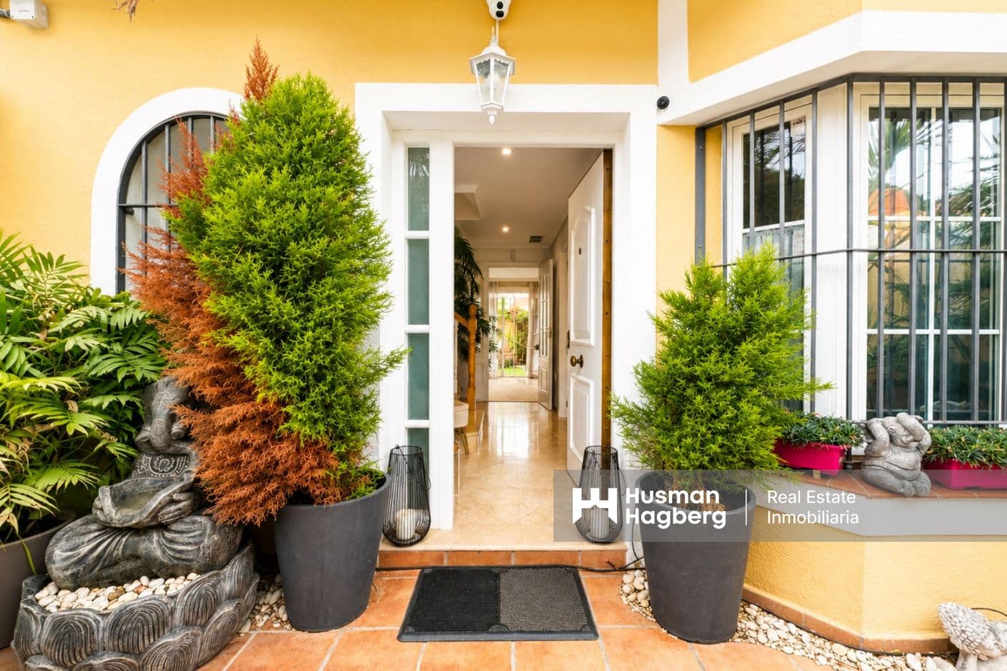 4 Bedroom renovated townhouse 4 Bedroom renovated townhouse