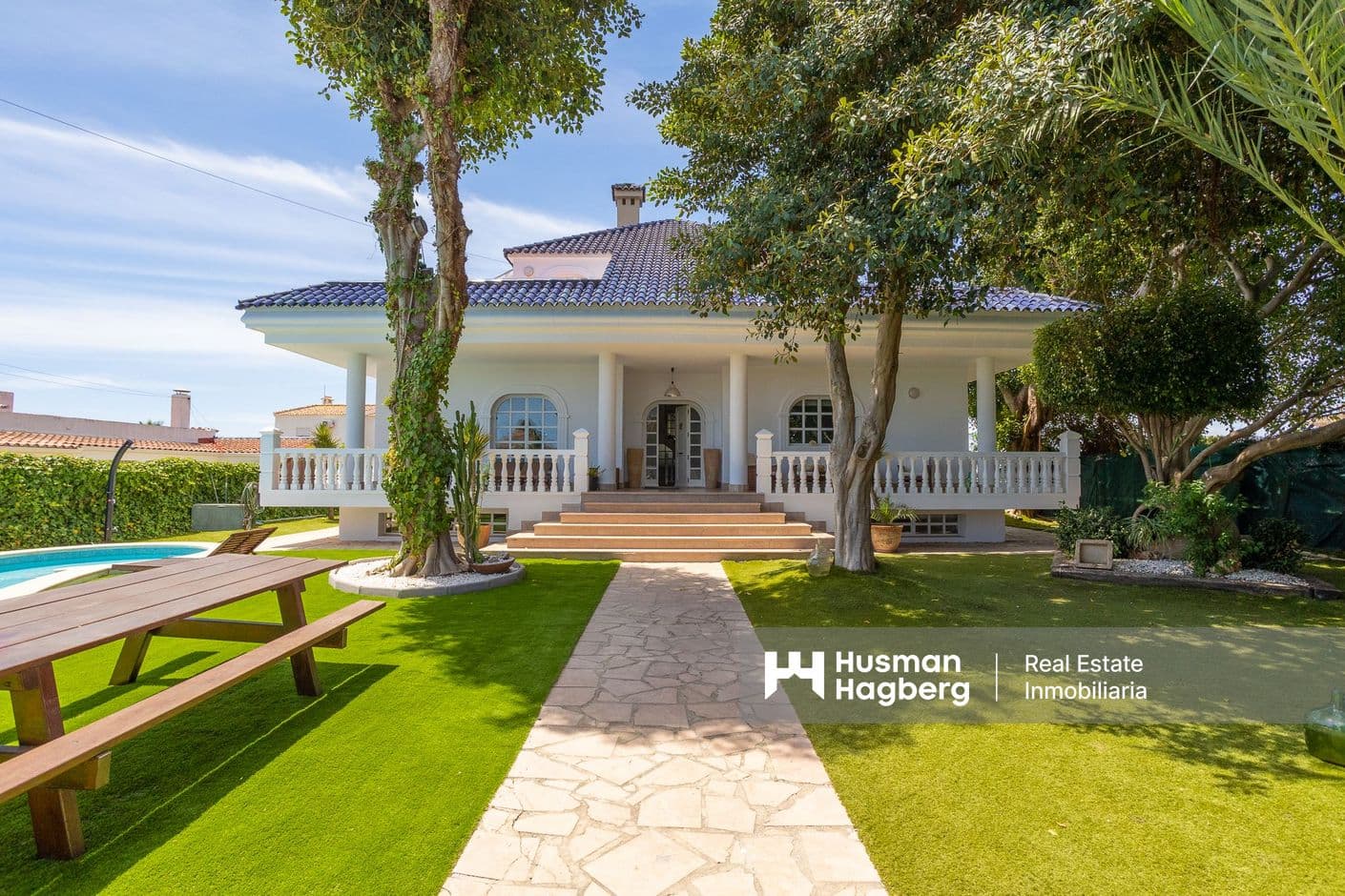 Elegant villa with pool, veranda and view of the salt lake Elegant villa with pool, veranda and view of the salt lake
