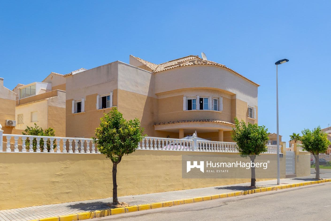 Villa with fantastic views over the salt lakes of Torrevieja Villa with fantastic views over the salt lakes of Torrevieja