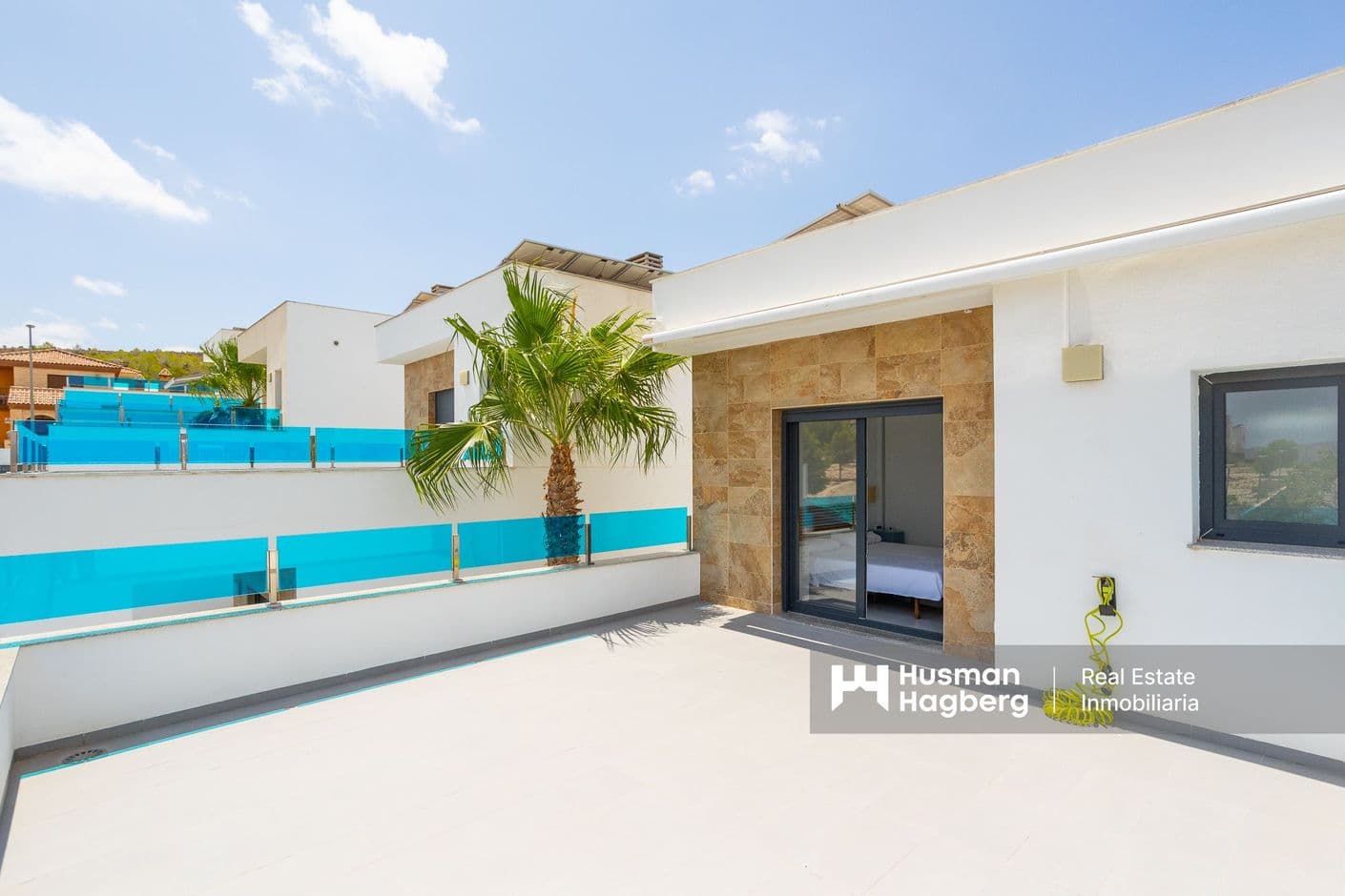 Modern designer villa with pool, jacuzzi and solar panels Modern designer villa with pool, jacuzzi and solar panels