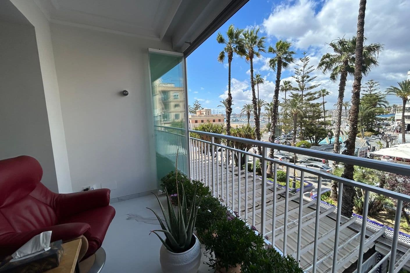 Tastefully renovated dream apartment with balcony Tastefully renovated dream apartment with balcony