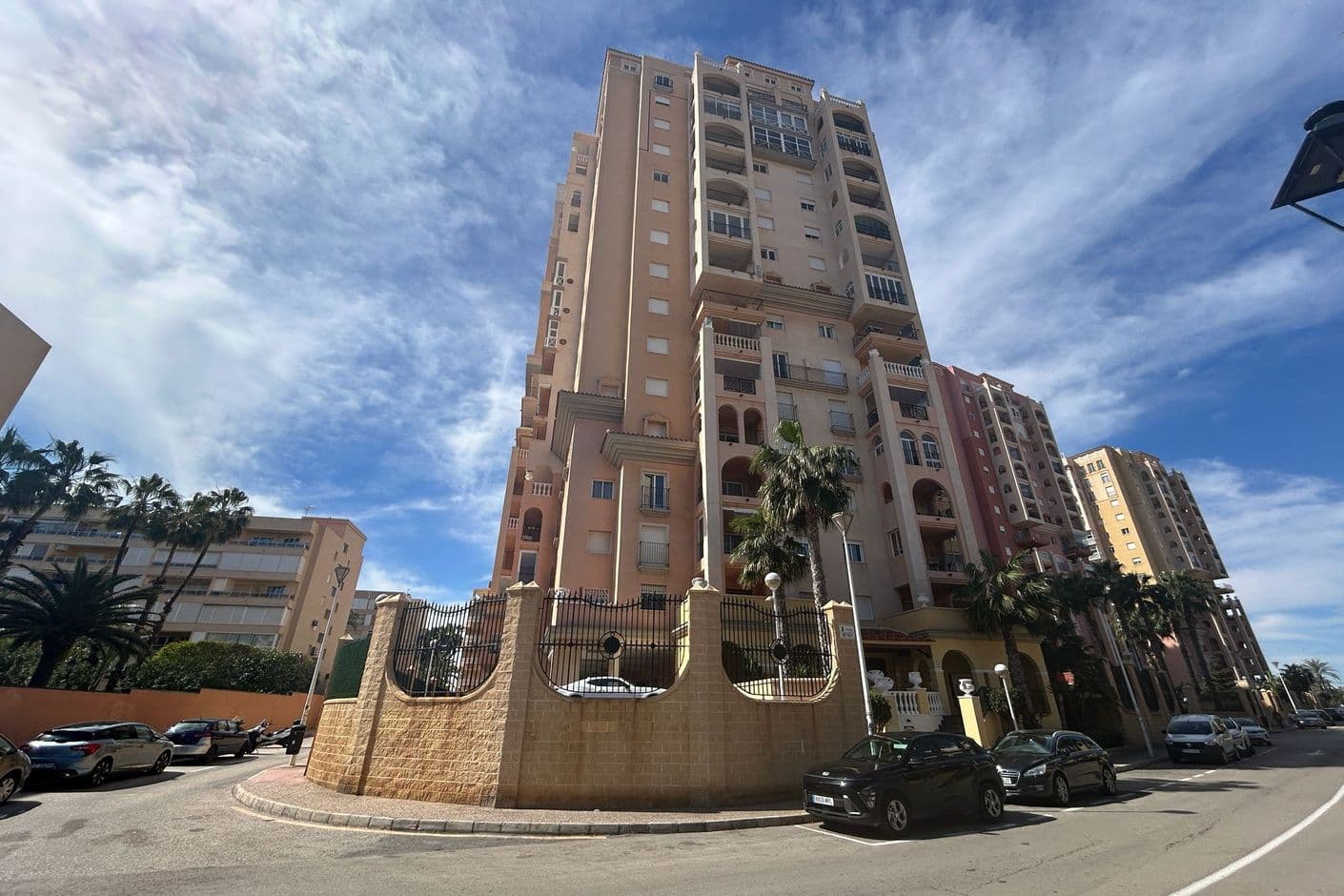 Bright and spacious apartment high up in the building with sunny terrace Bright and spacious apartment high up in the building with sunny terrace