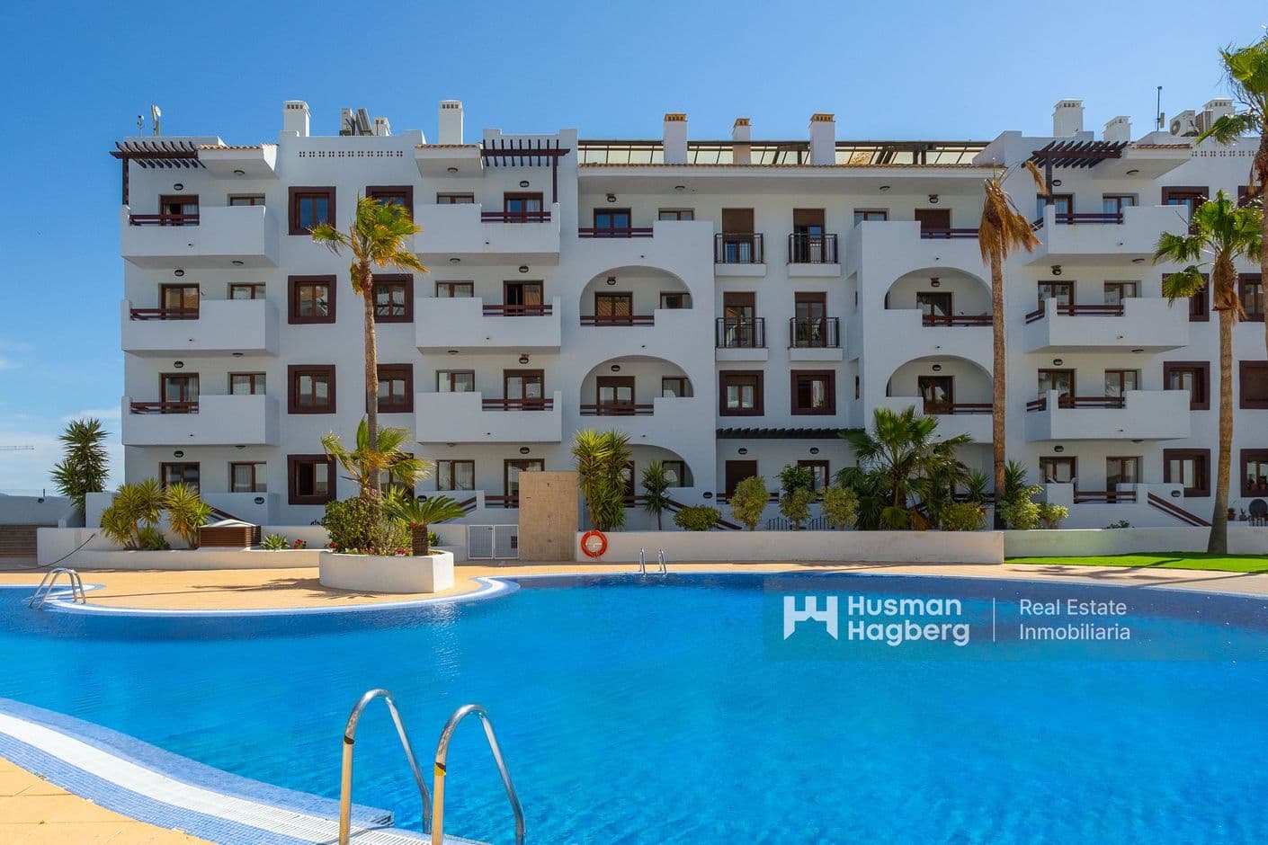 Exclusive penthouse with huge roof terrace, golf view and sunny location Exclusive penthouse with huge roof terrace, golf view and sunny location