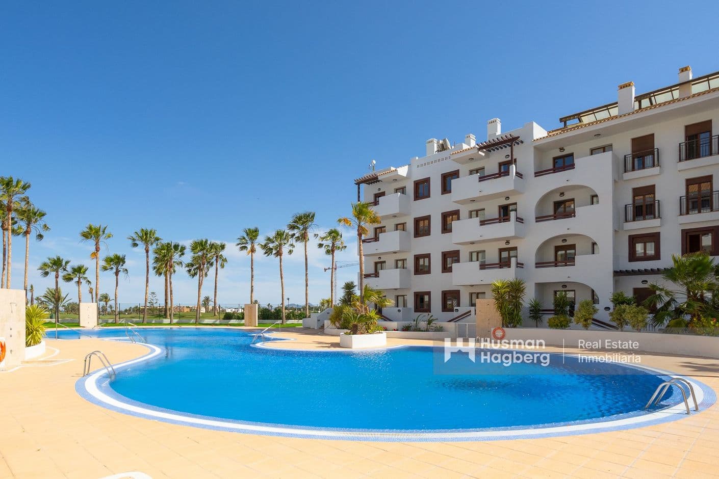 Bright and move-in ready apartment with sunny location Bright and move-in ready apartment with sunny location