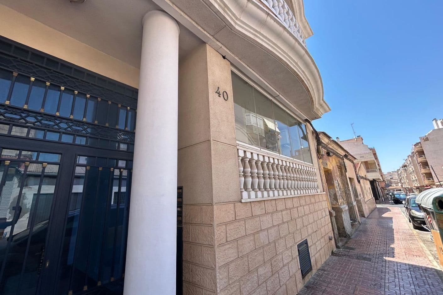 Charming ground floor apartment with two bedrooms near the beach and marina. Charming ground floor apartment with two bedrooms near the beach and marina.
