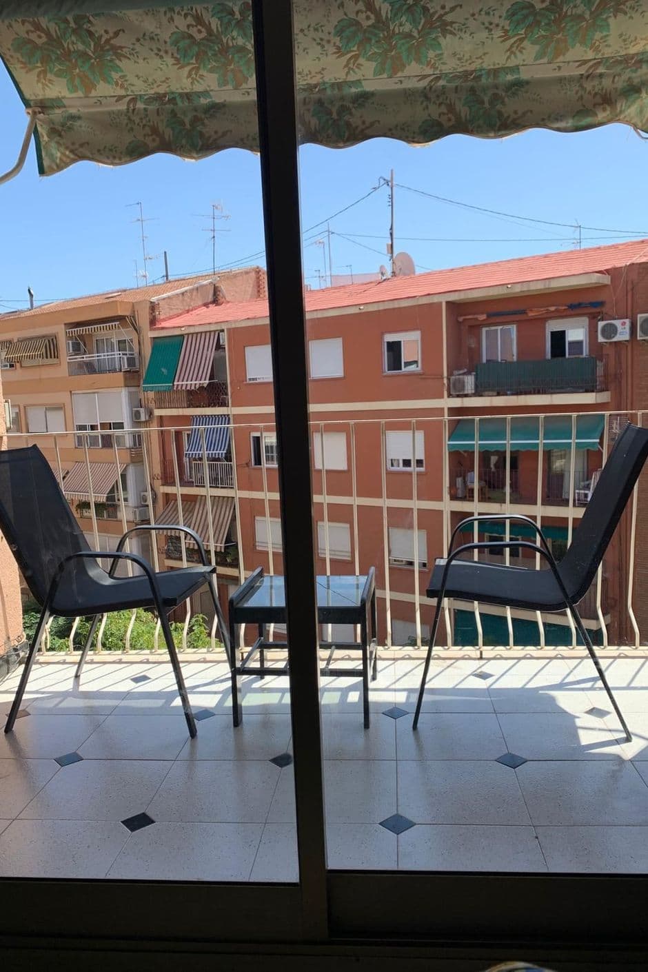 Affordable apartment with balcony and air conditioning Affordable apartment with balcony and air conditioning