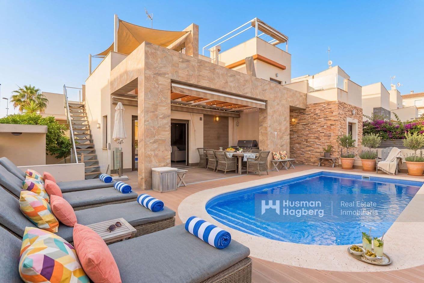Exklusiv villa med havsutsikt, pool i söderläge och generösa ytor Exklusiv villa med havsutsikt, pool i söderläge och generösa ytor