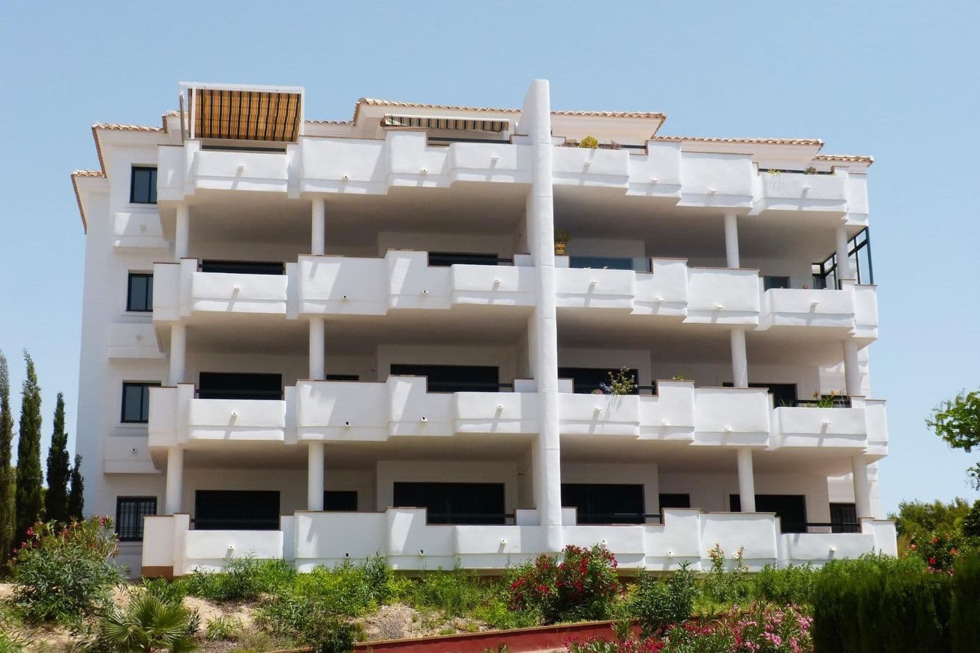 Ready-to-move-in apartments with large terraces in a sought-after location Ready-to-move-in apartments with large terraces in a sought-after location