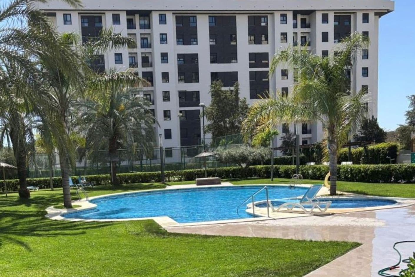 Penthouse with solarium, pool area and full facilities Penthouse with solarium, pool area and full facilities