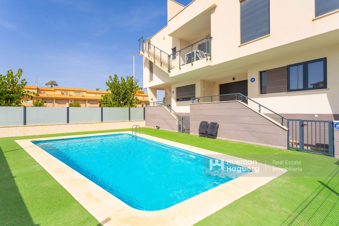Rymlig lägenhet med stor takterrass, garage och pool Rymlig lägenhet med stor takterrass, garage och pool