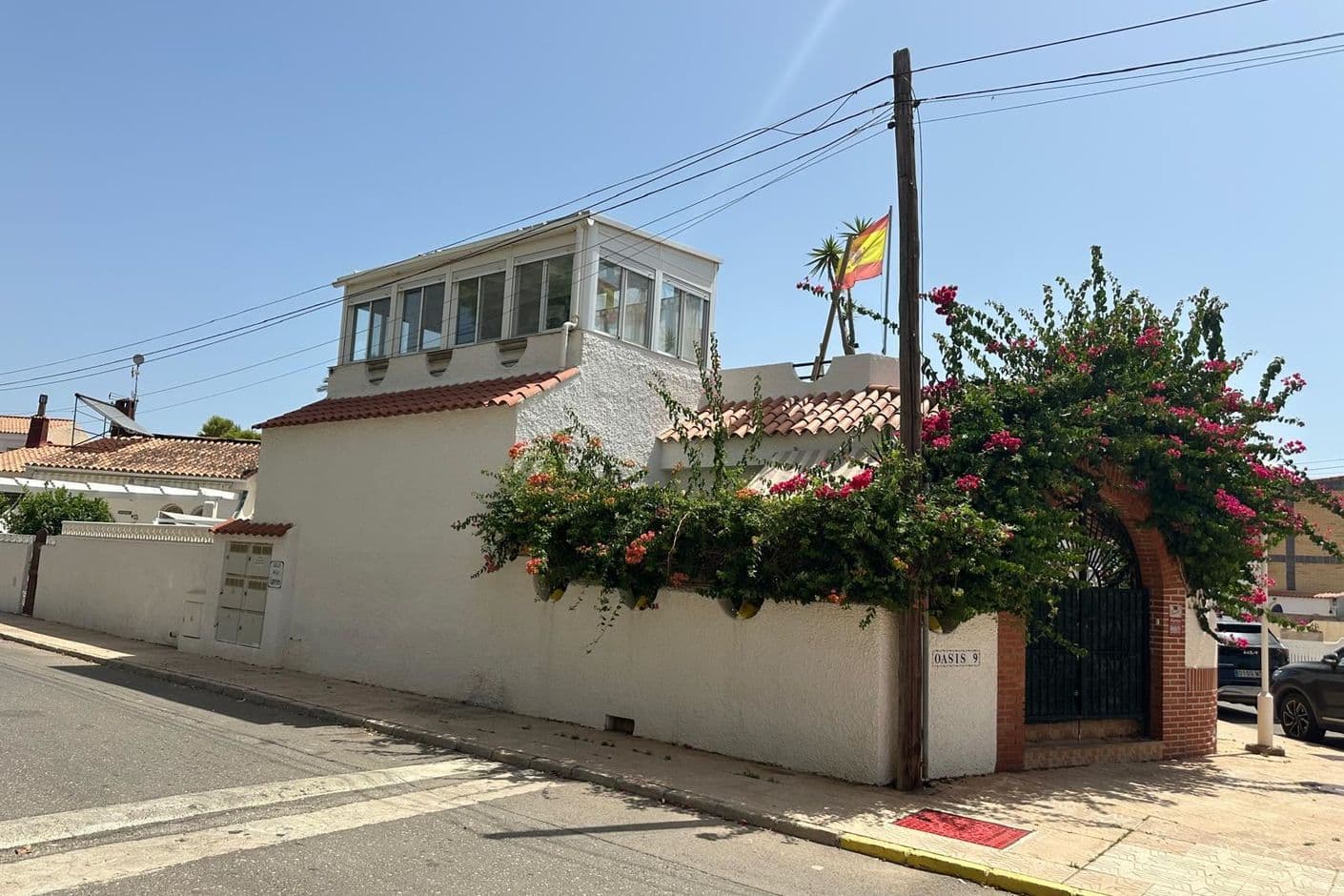 Acogedora casa adosada con piscina privada y terraza en la azotea cerca del mar. Acogedora casa adosada con piscina privada y terraza en la azotea cerca del mar.