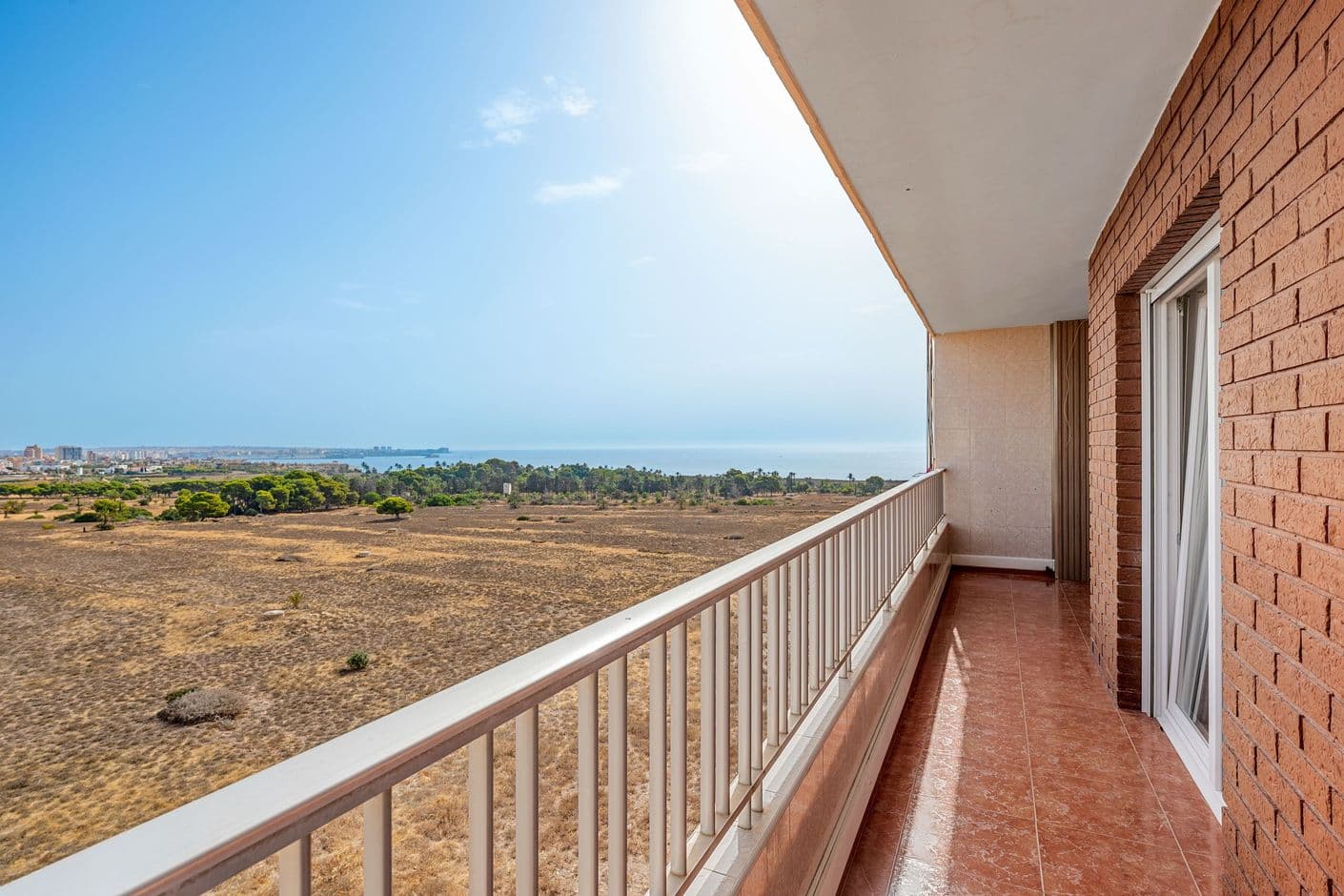 Ático reformado con vistas al mar desde todas las habitaciones. Ático reformado con vistas al mar desde todas las habitaciones.