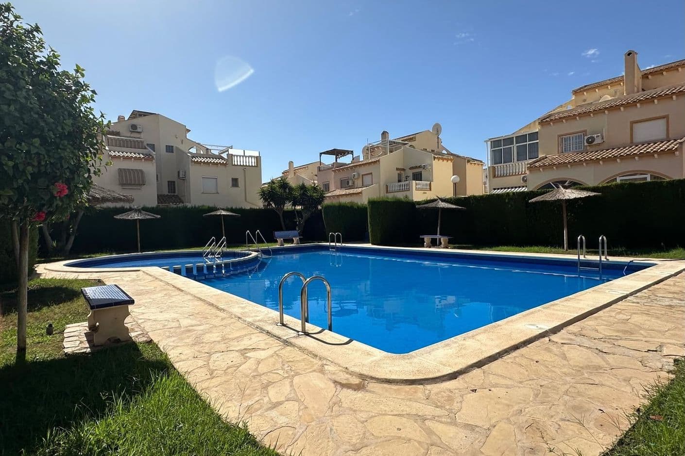 Radhus med gemensam pool i Playa Flamenca. Radhus med gemensam pool i Playa Flamenca.
