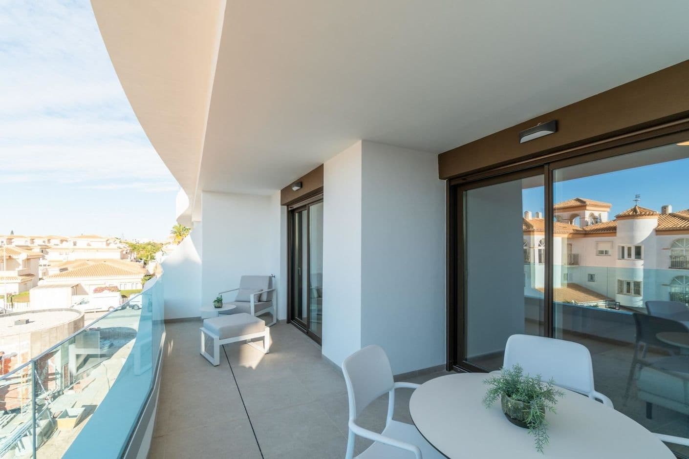 Moderno apartamento de cuatro habitaciones en el corazón de Playa Flamenca. Moderno apartamento de cuatro habitaciones en el corazón de Playa Flamenca.