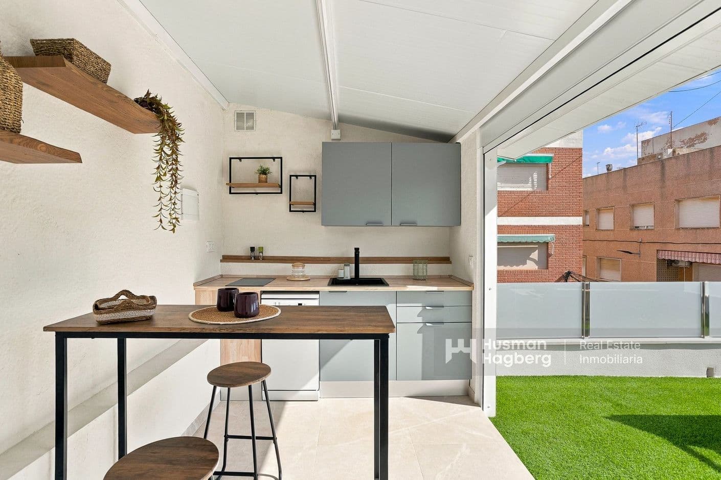 Exklusives Eckreihenhaus mit Meerblick, großen Terrassen und Außenküche Exklusives Eckreihenhaus mit Meerblick, großen Terrassen und Außenküche