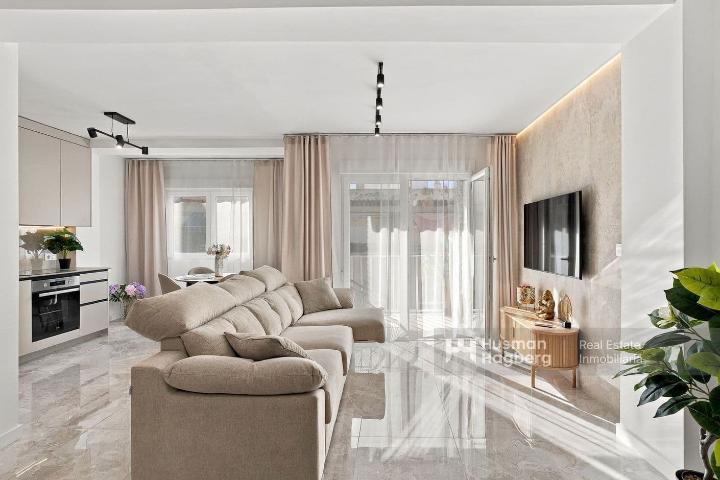Volledig gerenoveerd appartement met balkon op het zuiden, vlakbij Playa del Cura. Volledig gerenoveerd appartement met balkon op het zuiden, vlakbij Playa del Cura.